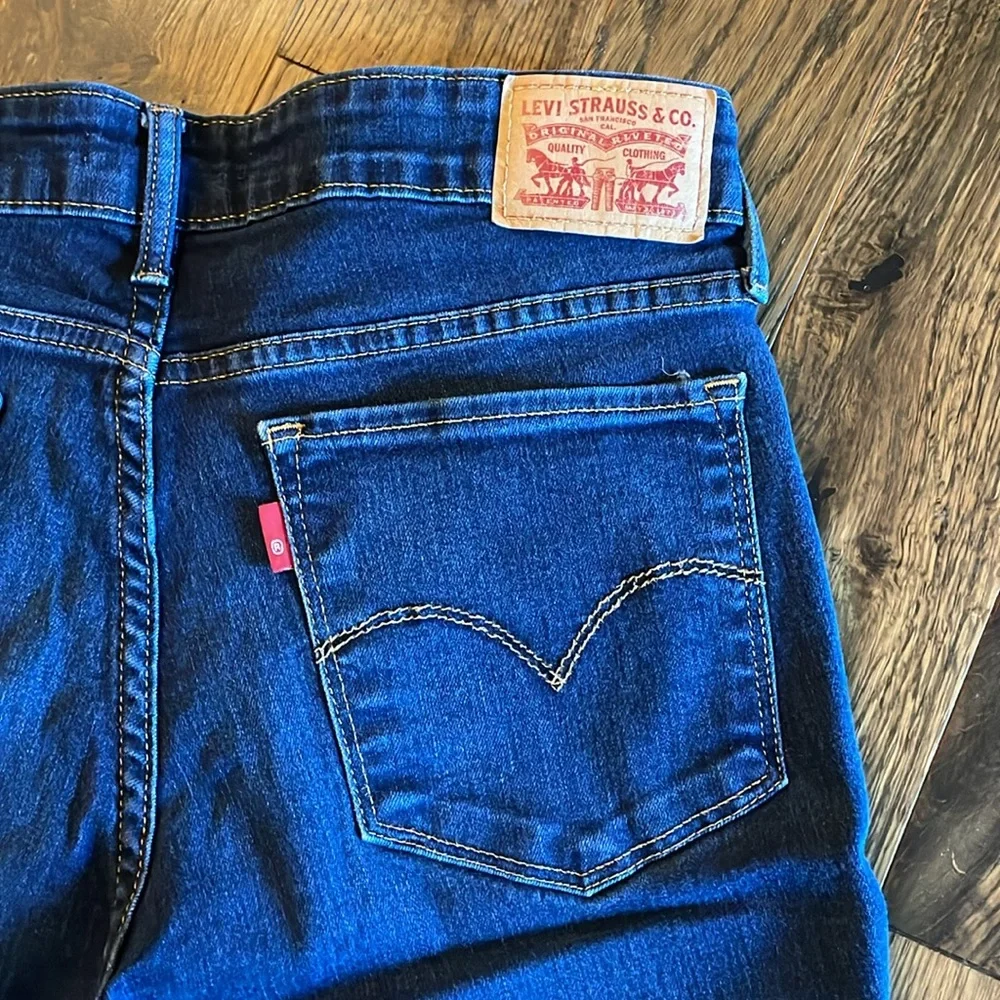 Levi's Women's Dark Blue 711 Skinny Jeans - Picture 4 of 16